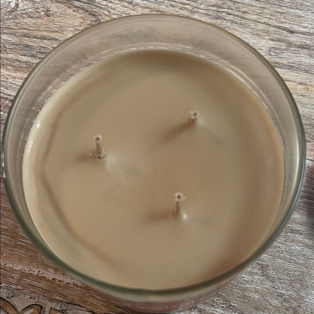 Bath & Body Works Pumpkin Snickerdoodle Candle - Orange and Brown - Picture 2 of 4